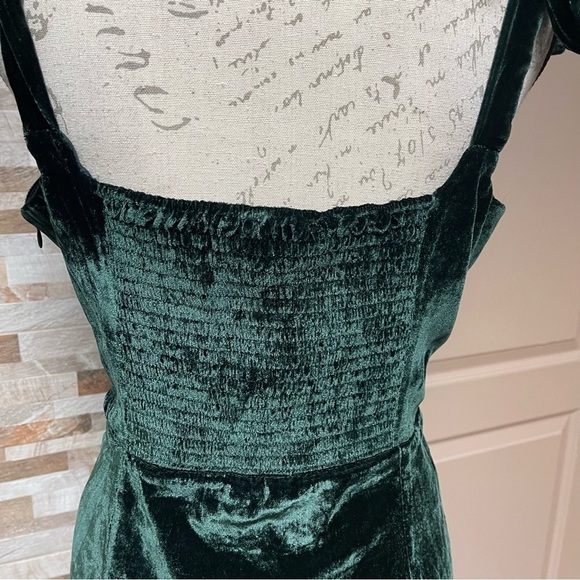 HOUSE of Harlow 1960 x REVOLVE Velvet mini dress with  shoulders ties Green Sz L - Picture 6 of 15